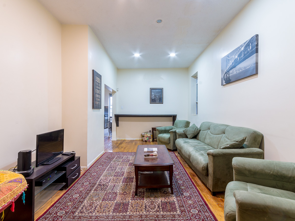 The Blue Room - First Floor Street Room $1600 All Utilities Included - Photo 10
