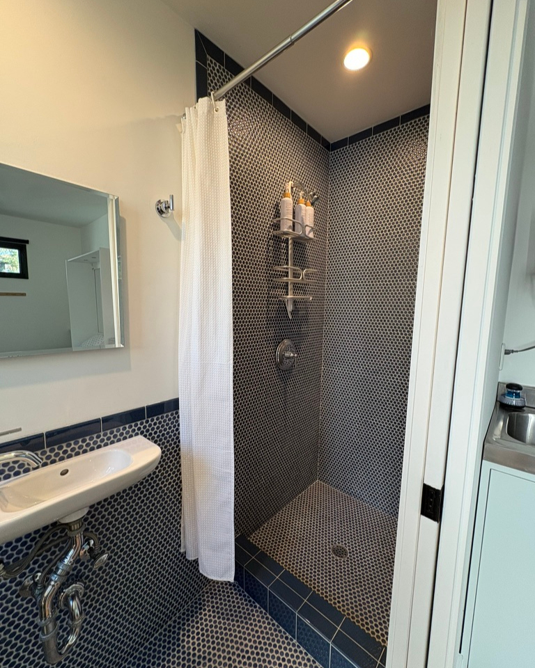 Cozy Frogtown Studio on a Quiet Block - Photo 4