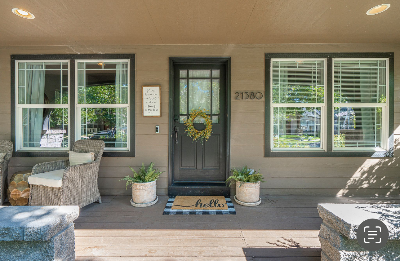 Beautiful Craftsman 4 bedroom + bonus room, A/C, minutes to St. Charles, Quiet NE Bend Neighborhood. Pet friendly! - Photo 2