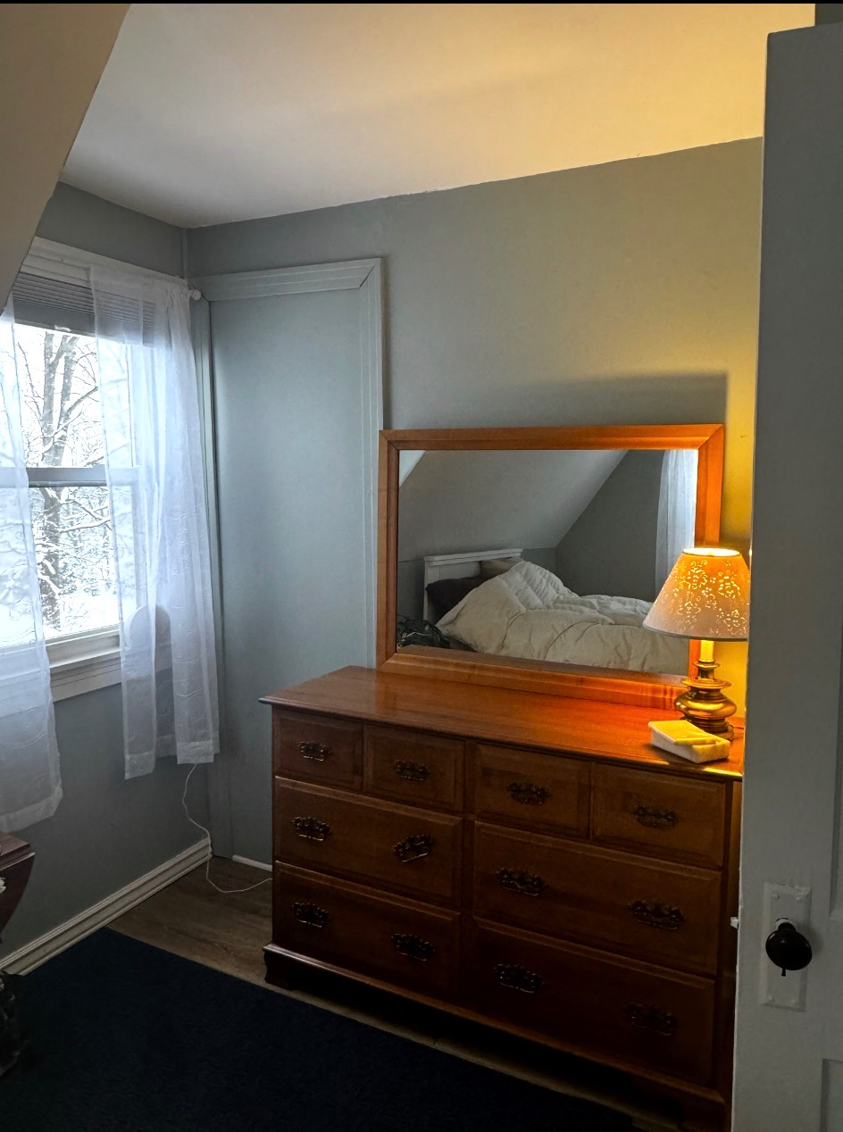 Cozy Furnished Carriage House - Photo 7