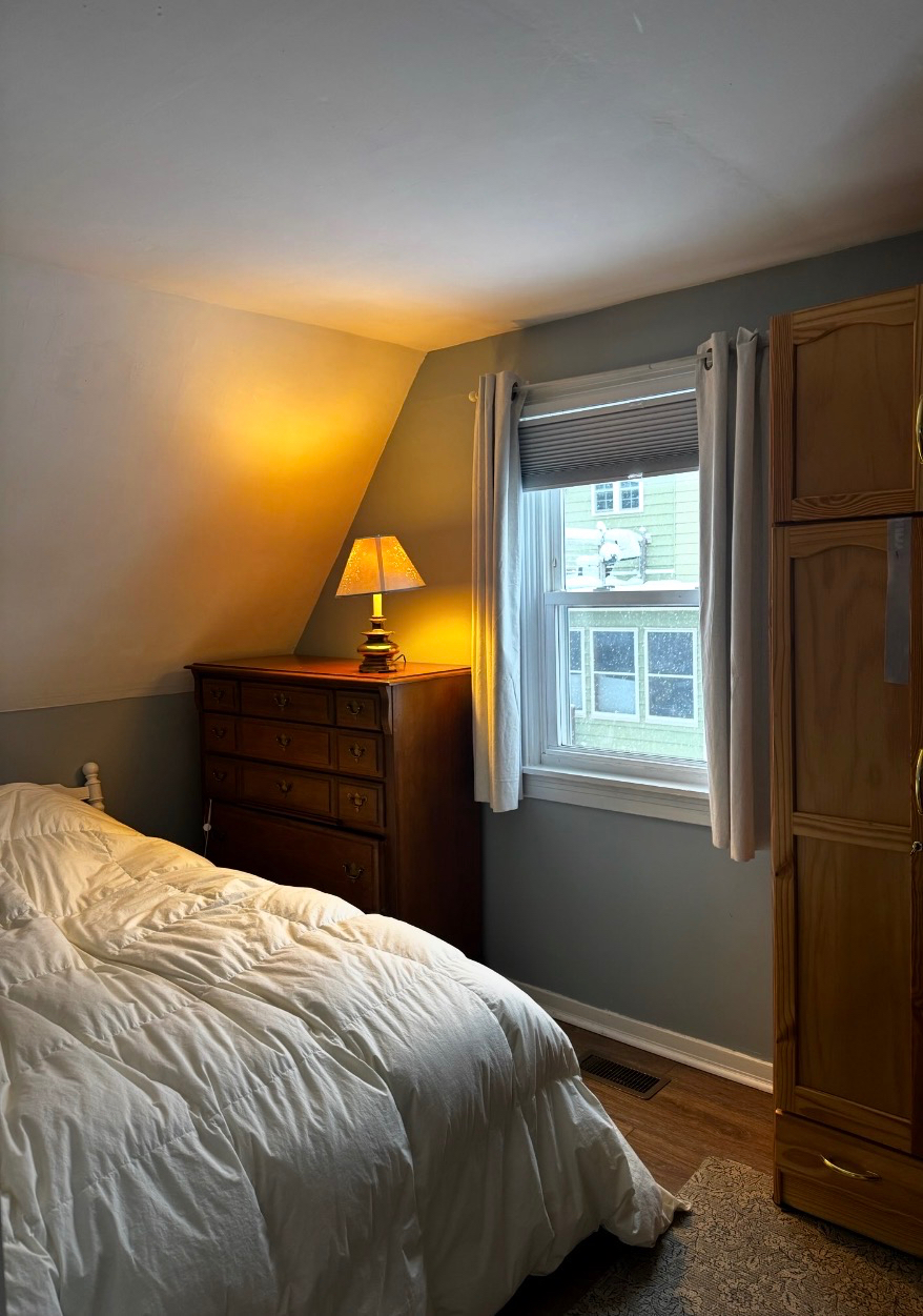 Cozy Furnished Carriage House - Photo 8