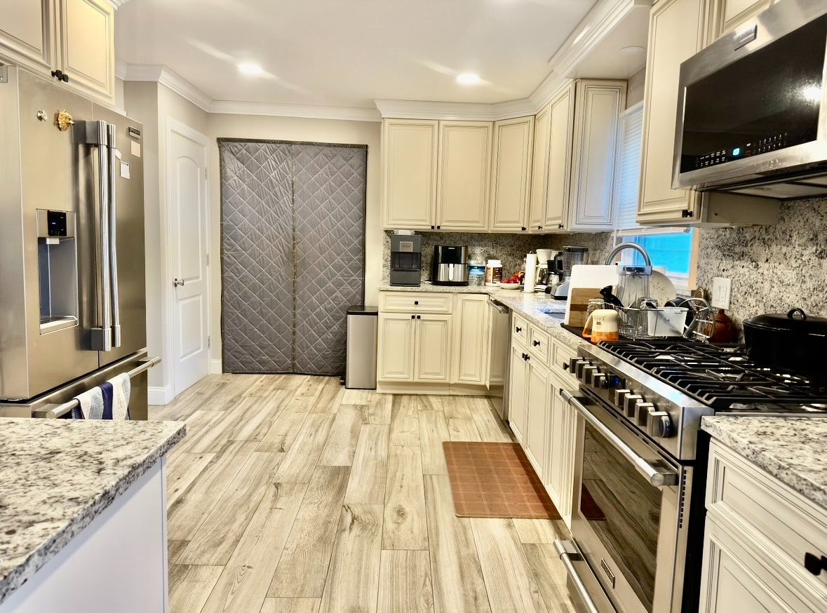 Private Room in Amenity-Filled Home - Utilities Included, Wifi, Laundry and more included! - Photo 6