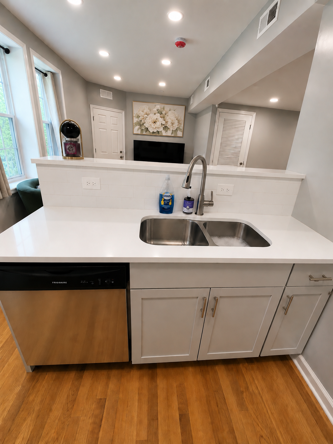 Modern Furnished 2BR Condo l Brand-New Interiors, In-Unit Laundry & Outdoor Living l Utilities Inclu - Photo 5
