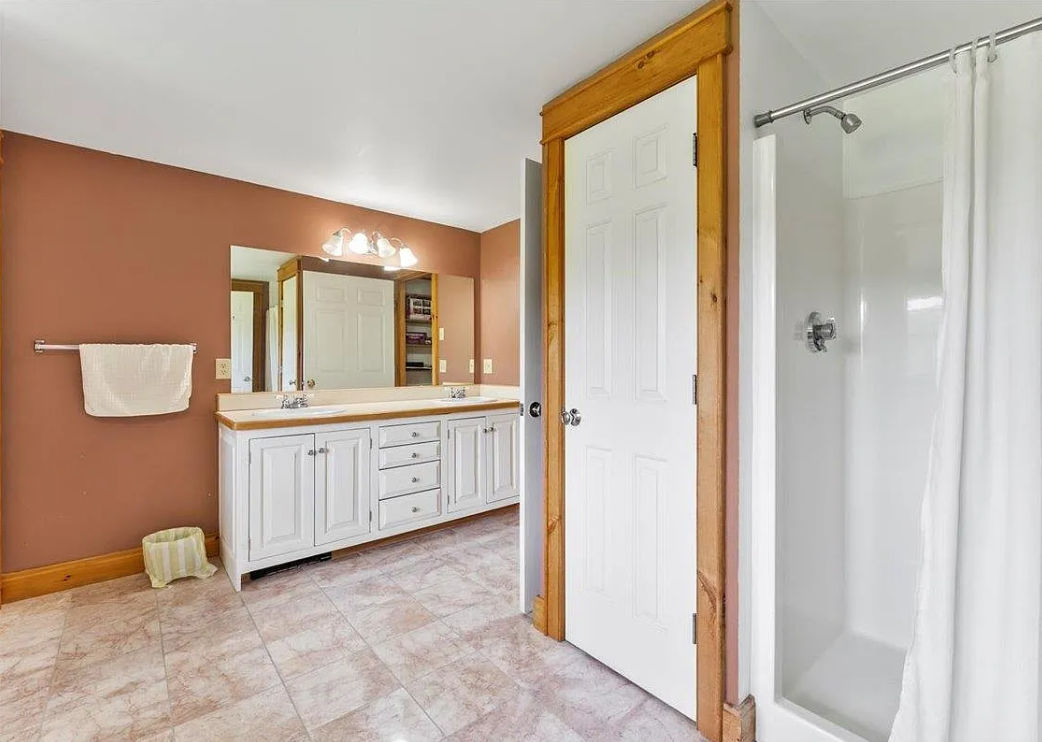 111 Cooper Hill- 3 BR 2.5 BA in East Dover- Avail 12/1 - Photo 9