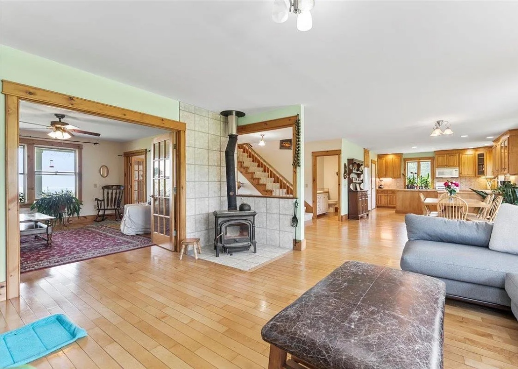 111 Cooper Hill- 3 BR 2.5 BA in East Dover- Avail 12/1 - Photo 4