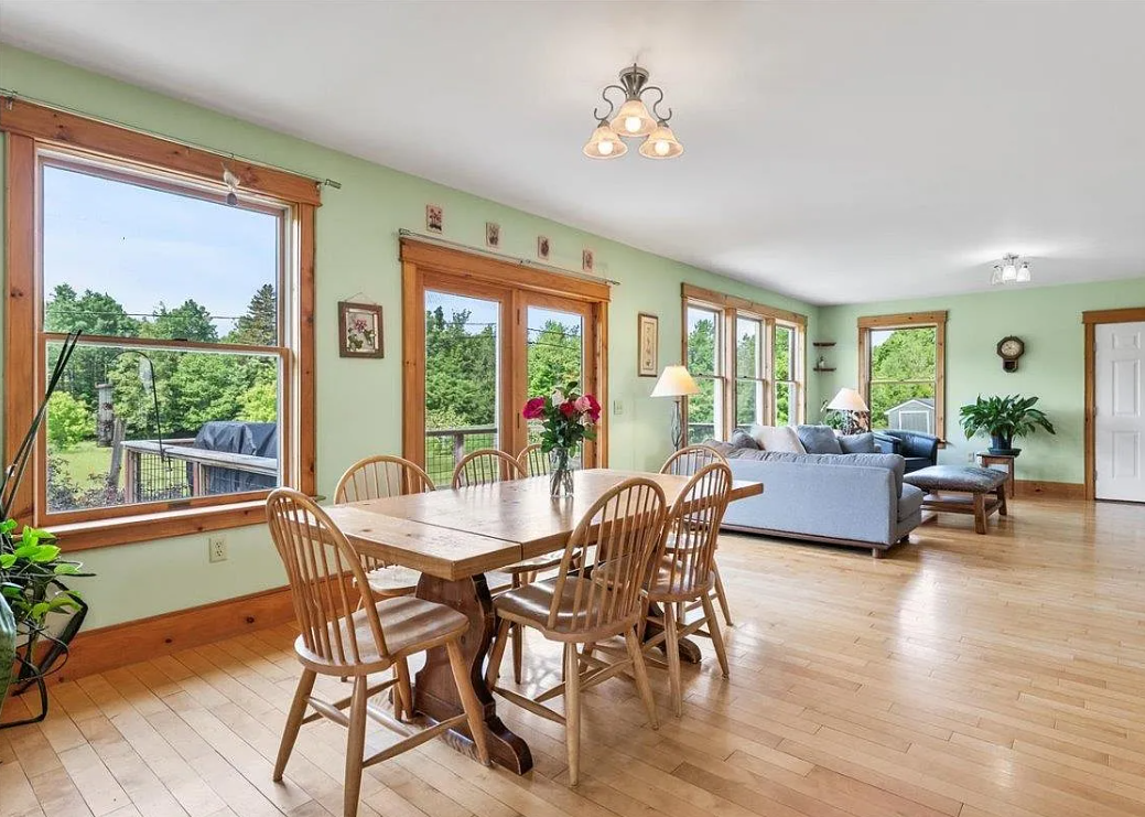 111 Cooper Hill- 3 BR 2.5 BA in East Dover- Avail 12/1 - Photo 5