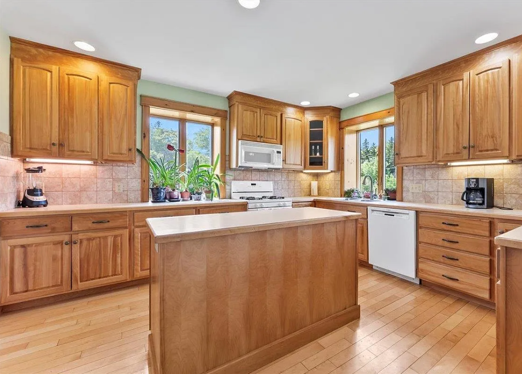 111 Cooper Hill- 3 BR 2.5 BA in East Dover- Avail 12/1 - Photo 7