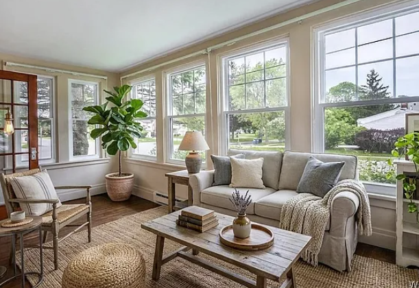 Spacious and Cozy Suburb Home - Photo 2