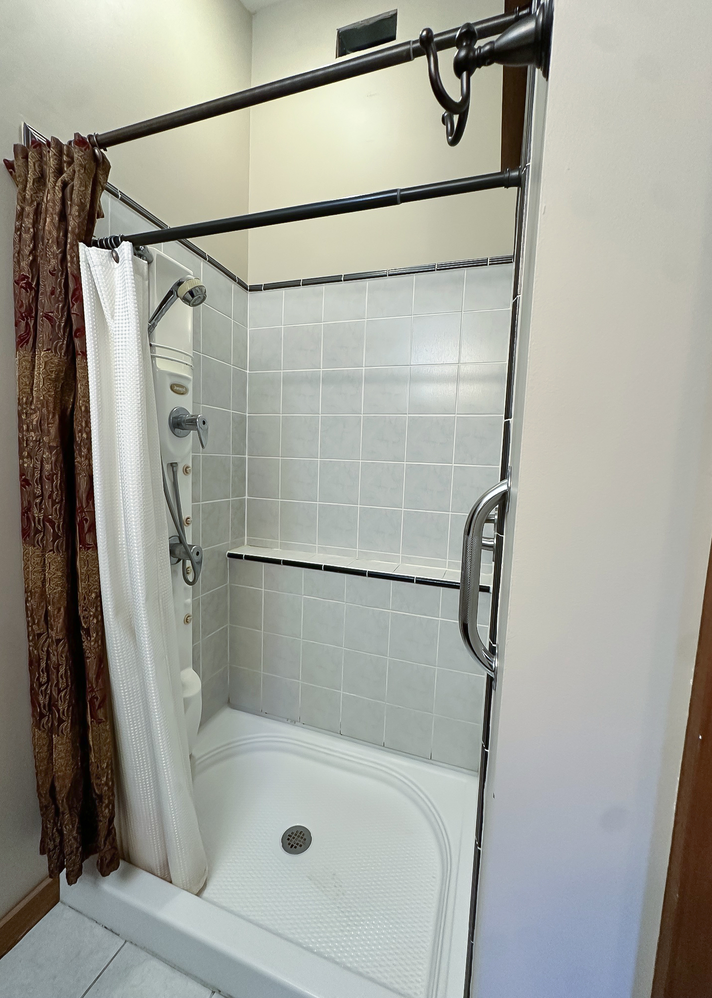 Woodland Haven Private Room with En-Suite Bath - Photo 6