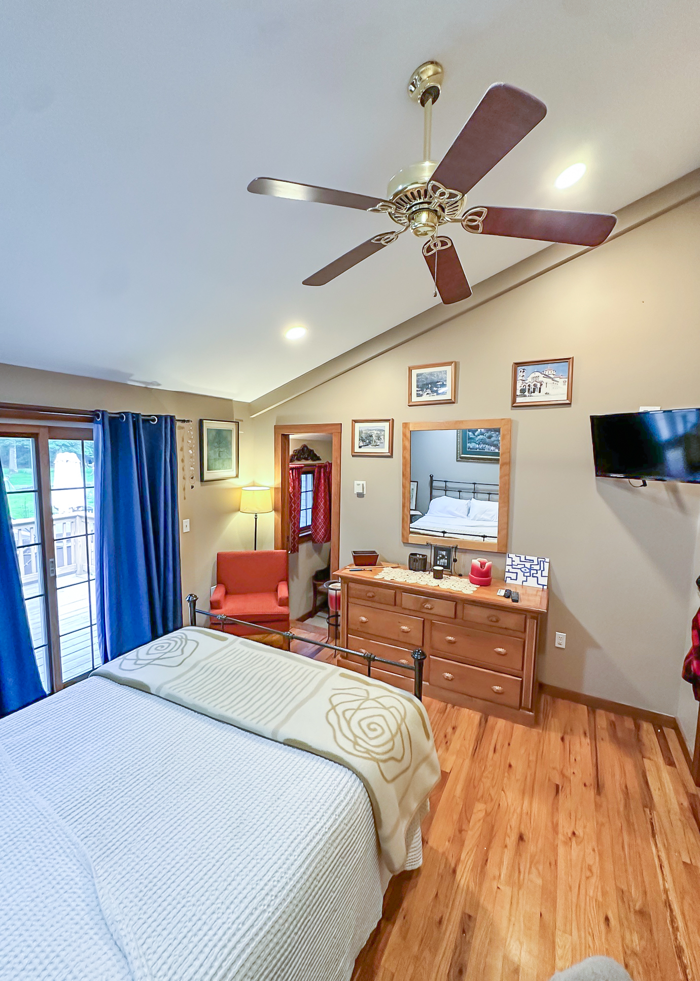 Woodland Haven Private Room with En-Suite Bath - Photo 1