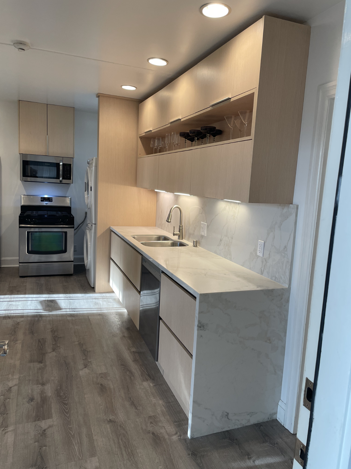 City views, extra space, and a convenient Potrero Hill location - Photo 2