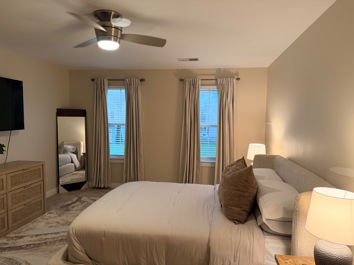 Spacious Queen Room with New Furnishings & Blackout Curtains - Photo 4
