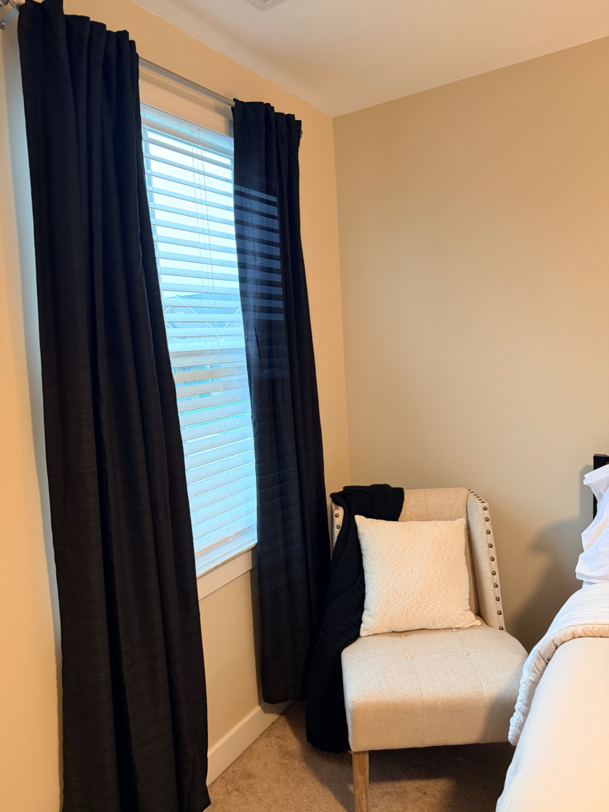 Spacious Queen Room with New Furnishings & Blackout Curtains - Photo 3