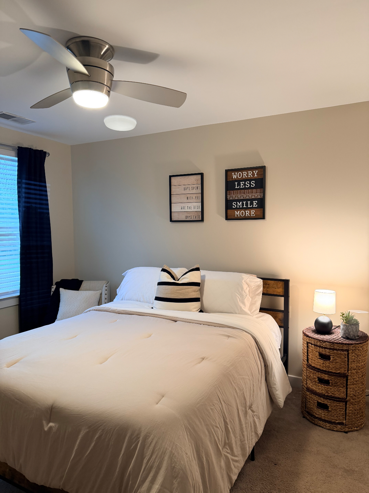 Spacious Queen Room with New Furnishings & Blackout Curtains - Photo 2