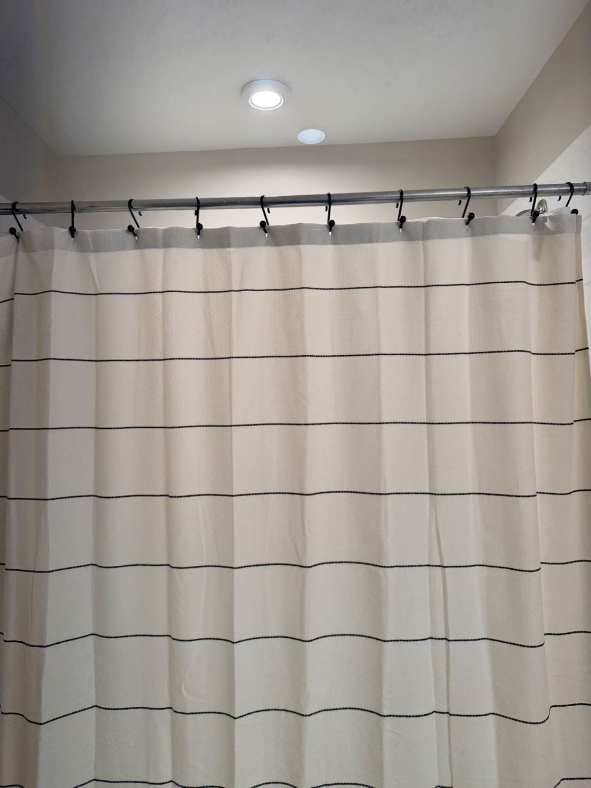 Spacious Queen Room with New Furnishings & Blackout Curtains - Photo 10