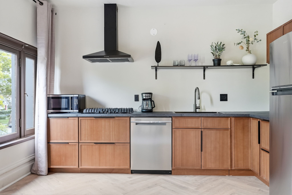 Rare Designer Colonial Revival Residence in Point Breeze | 3BR/2BA | 1,720+ Sq Ft - Photo 4