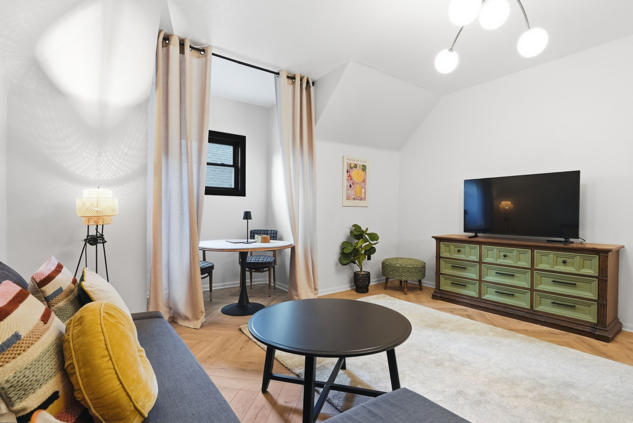 Rare Designer Colonial Revival Residence in Point Breeze | 3BR/2BA | 1,720+ Sq Ft - Photo 12