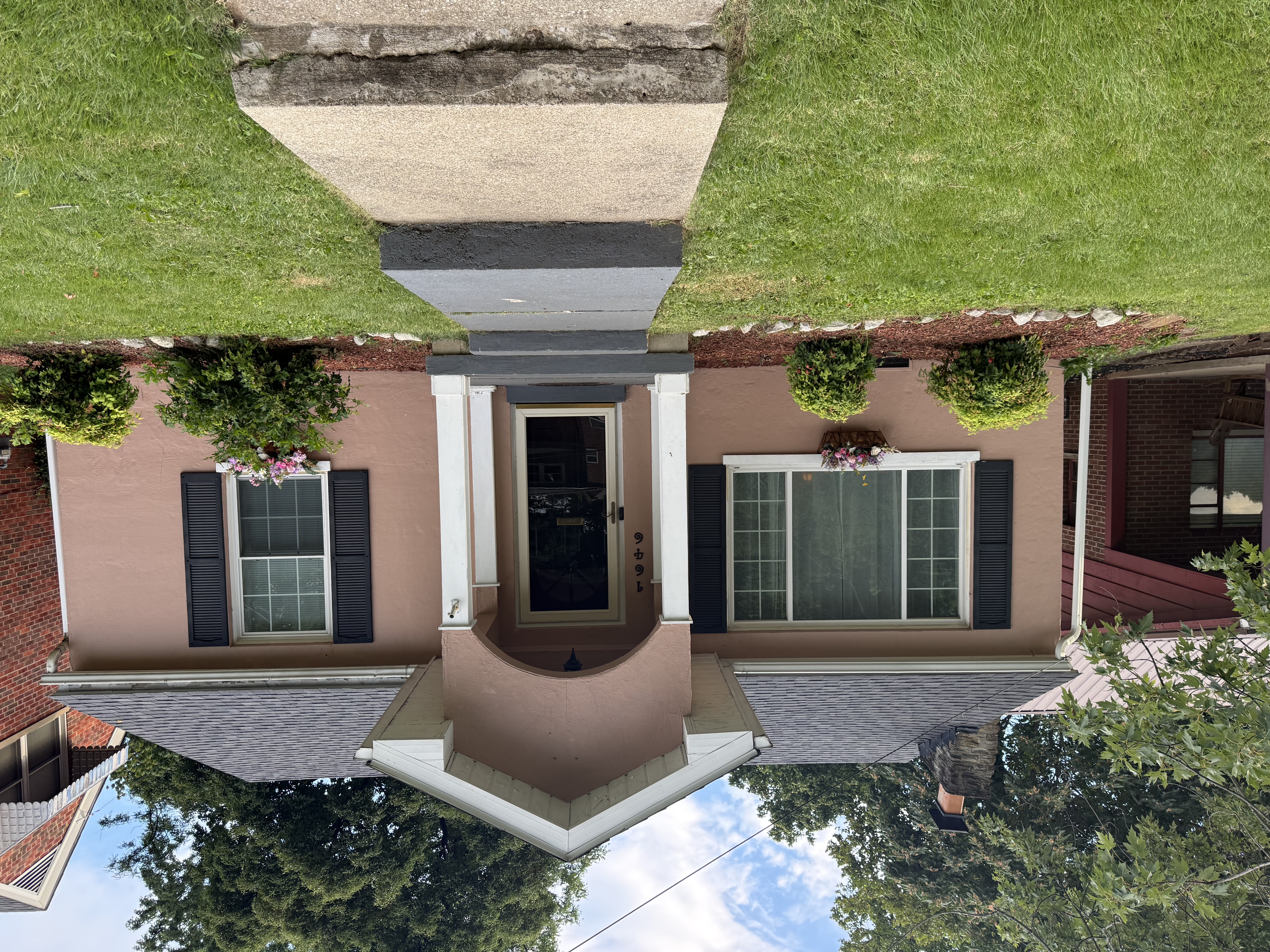 Upland House - Photo 1