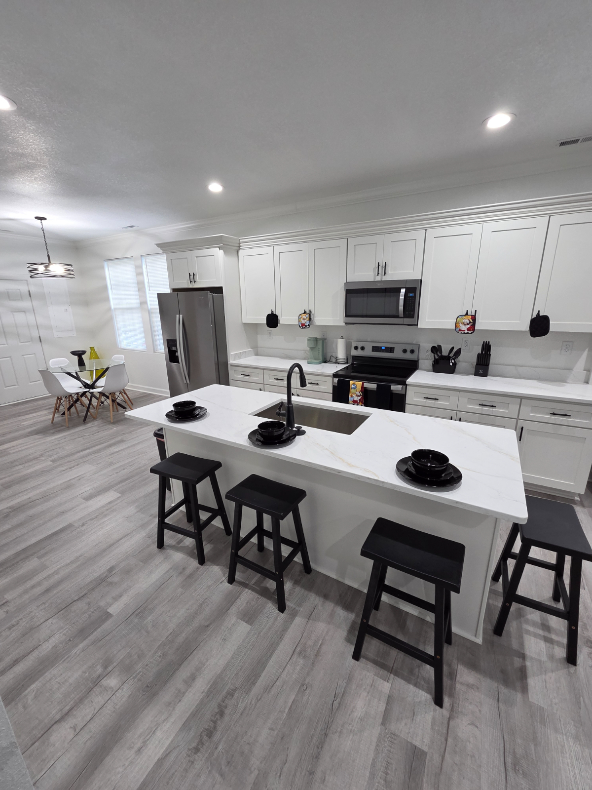 Executive Queen Suite | Private En-Suite Bath & Parking - Photo 8