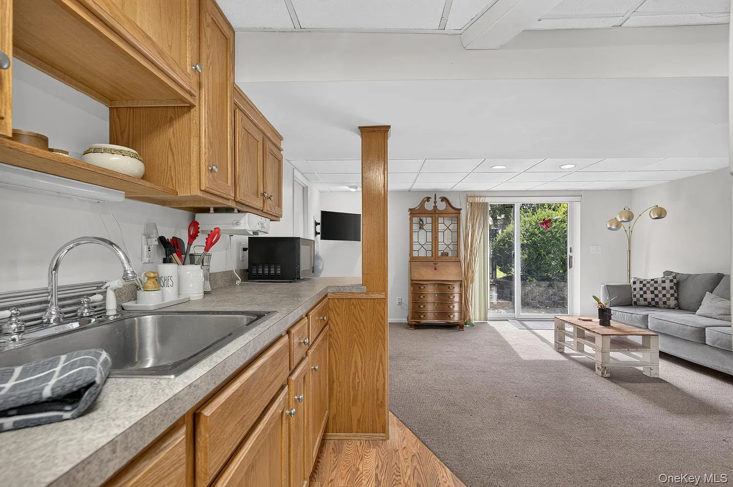 Bright & Spacious First-Floor Apartment in East Northport - Photo 8