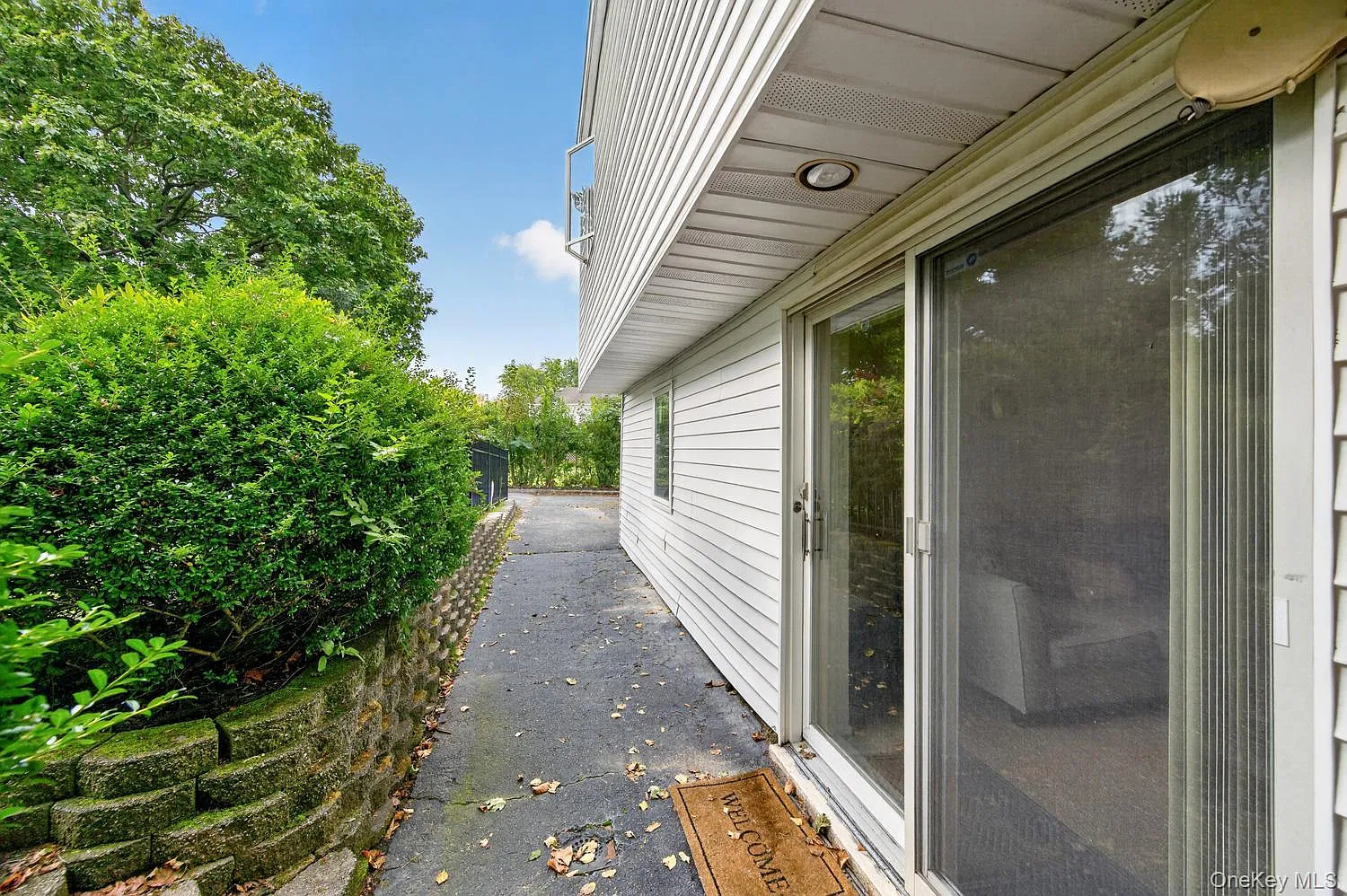 Bright & Spacious First-Floor Apartment in East Northport - Photo 3