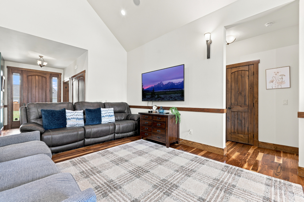 The Bighorn Gathering House - Photo 11