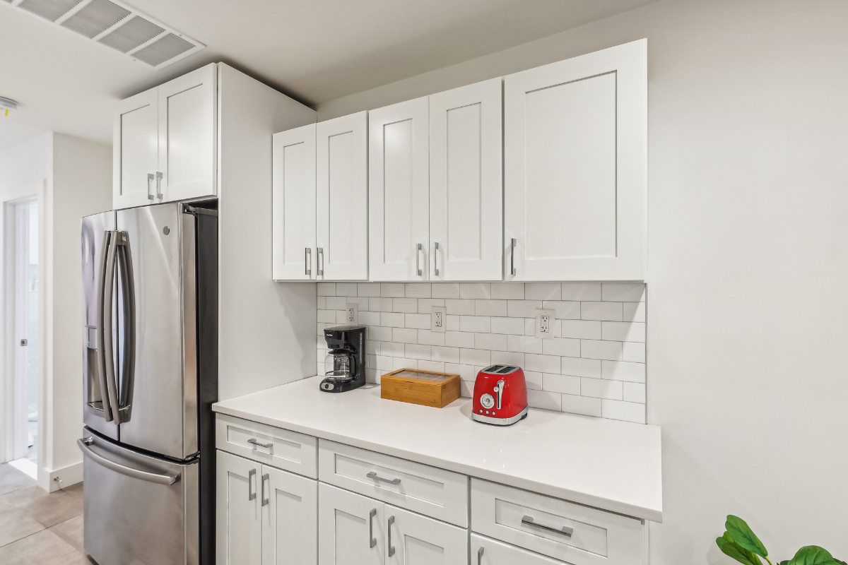 Fully-furnished, pet-friendly, park-facing home. All utilities included- for rent by owner! - Photo 7
