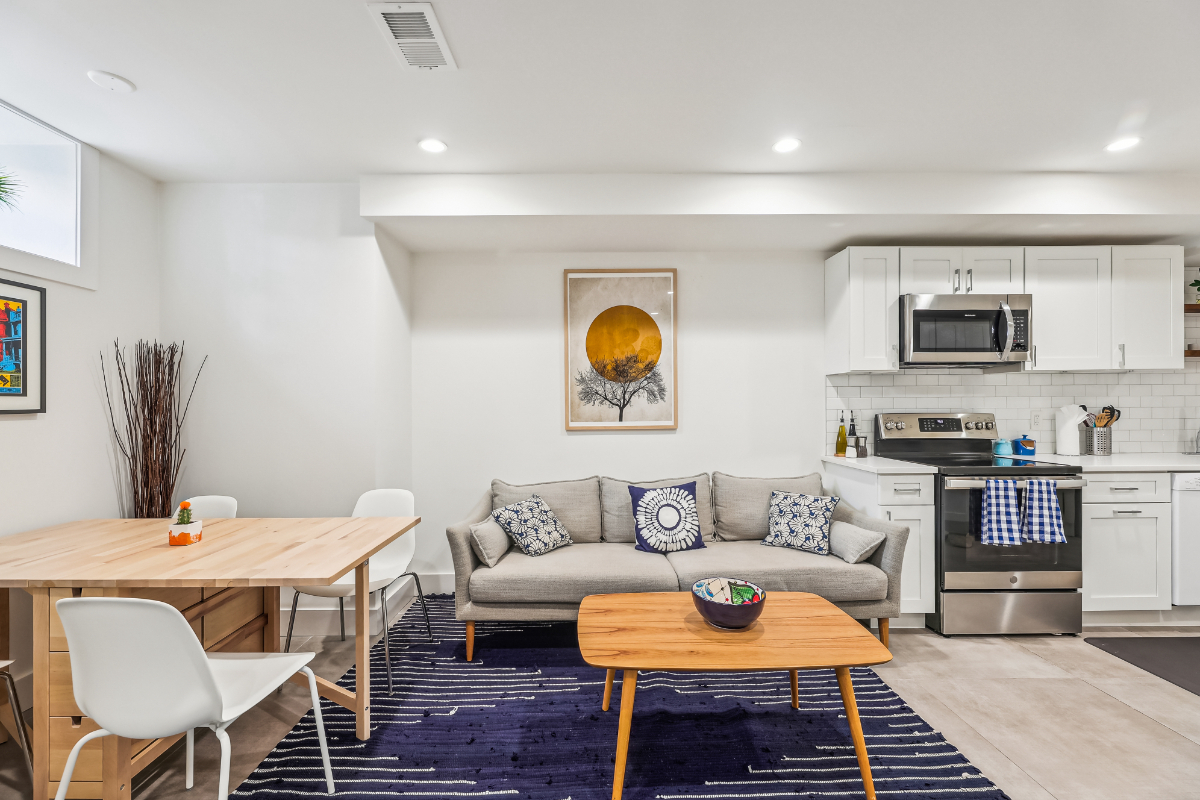 Fully-furnished, pet-friendly, park-facing home. All utilities included- for rent by owner! - Photo 5