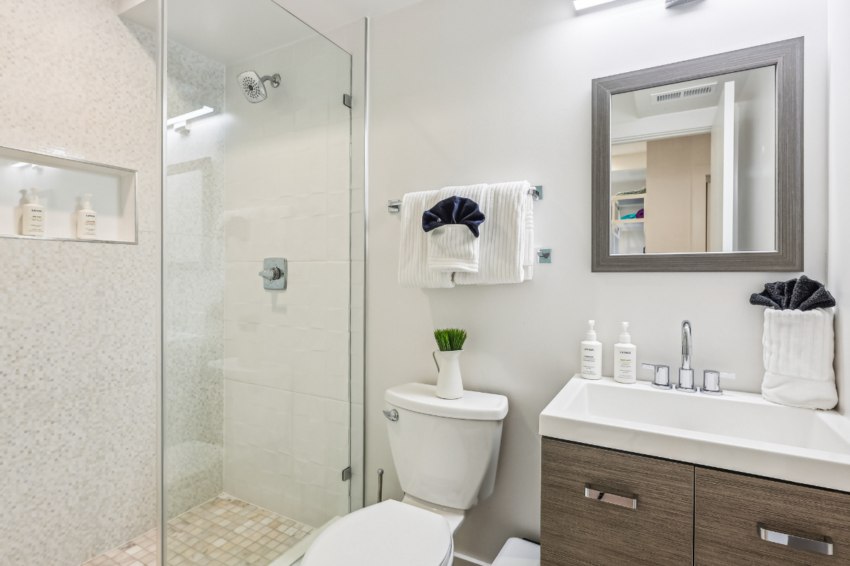 Fully-furnished, pet-friendly, park-facing home. All utilities included- for rent by owner! - Photo 8