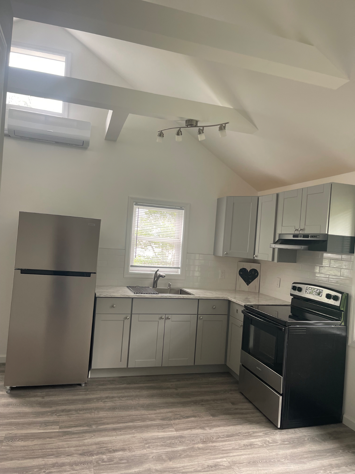 Beautiful all new immediate occupancy - Photo 6
