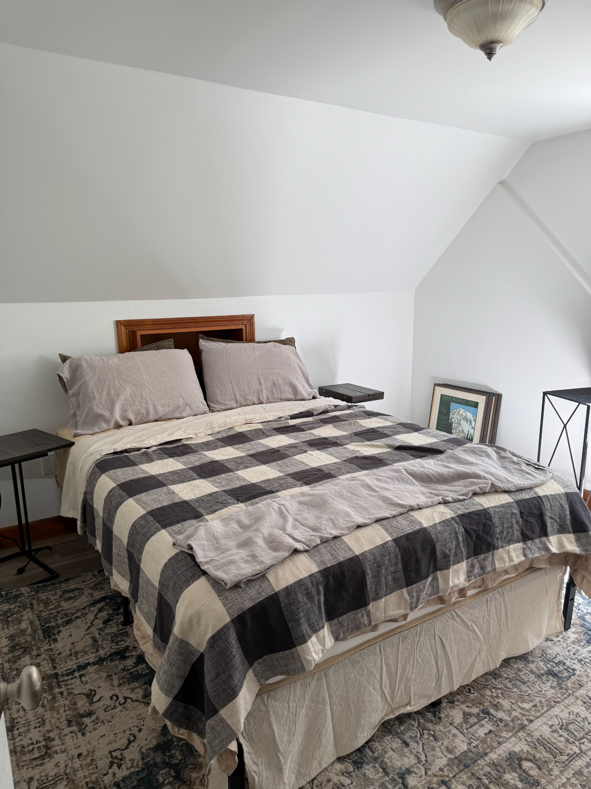 SKIERS WELCOME!  NEWLY RENOVATED/fully furnished  2 bed/1 bath apartment in private neighborhood les - Photo 6