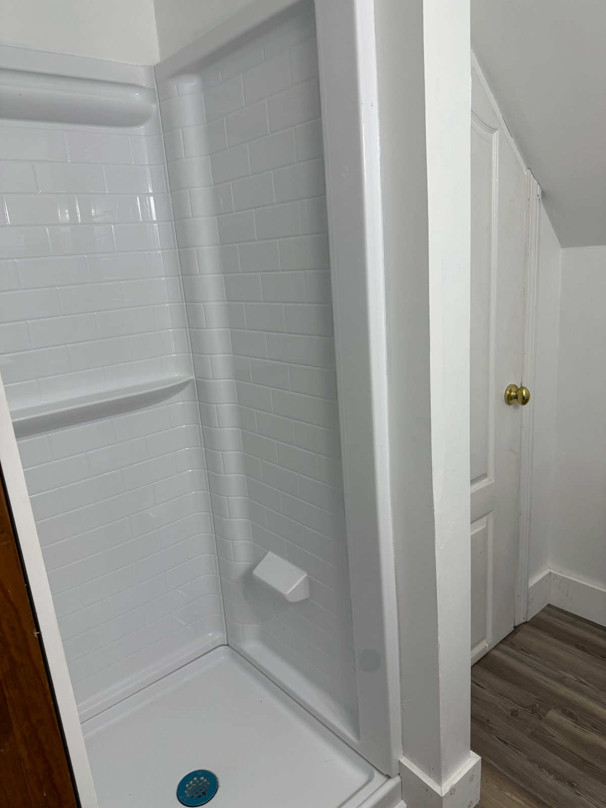 SKIERS WELCOME!  NEWLY RENOVATED/fully furnished  2 bed/1 bath apartment in private neighborhood les - Photo 9