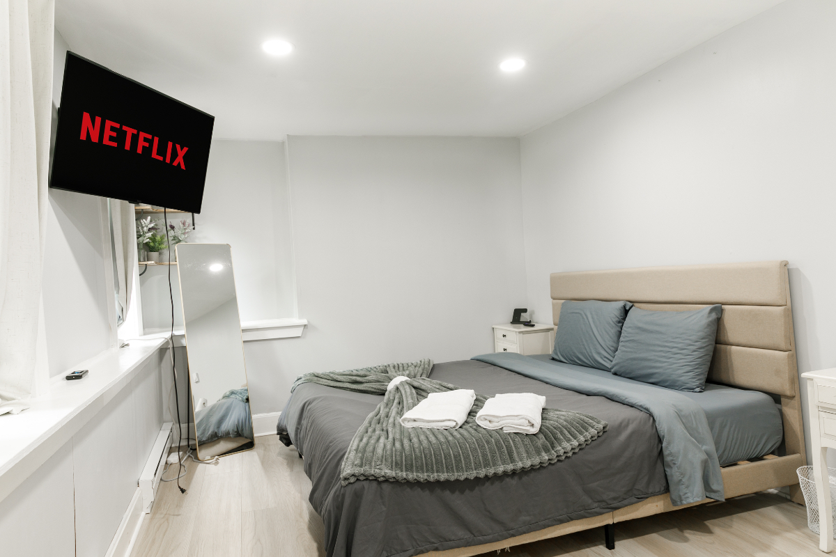 Comfortable Furnished 1BR, King Bed & Laundry, Minutes to Albany Hospitals - Photo 1