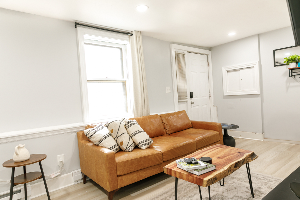 Comfortable Furnished 1BR, King Bed & Laundry, Minutes to Albany Hospitals - Photo 4