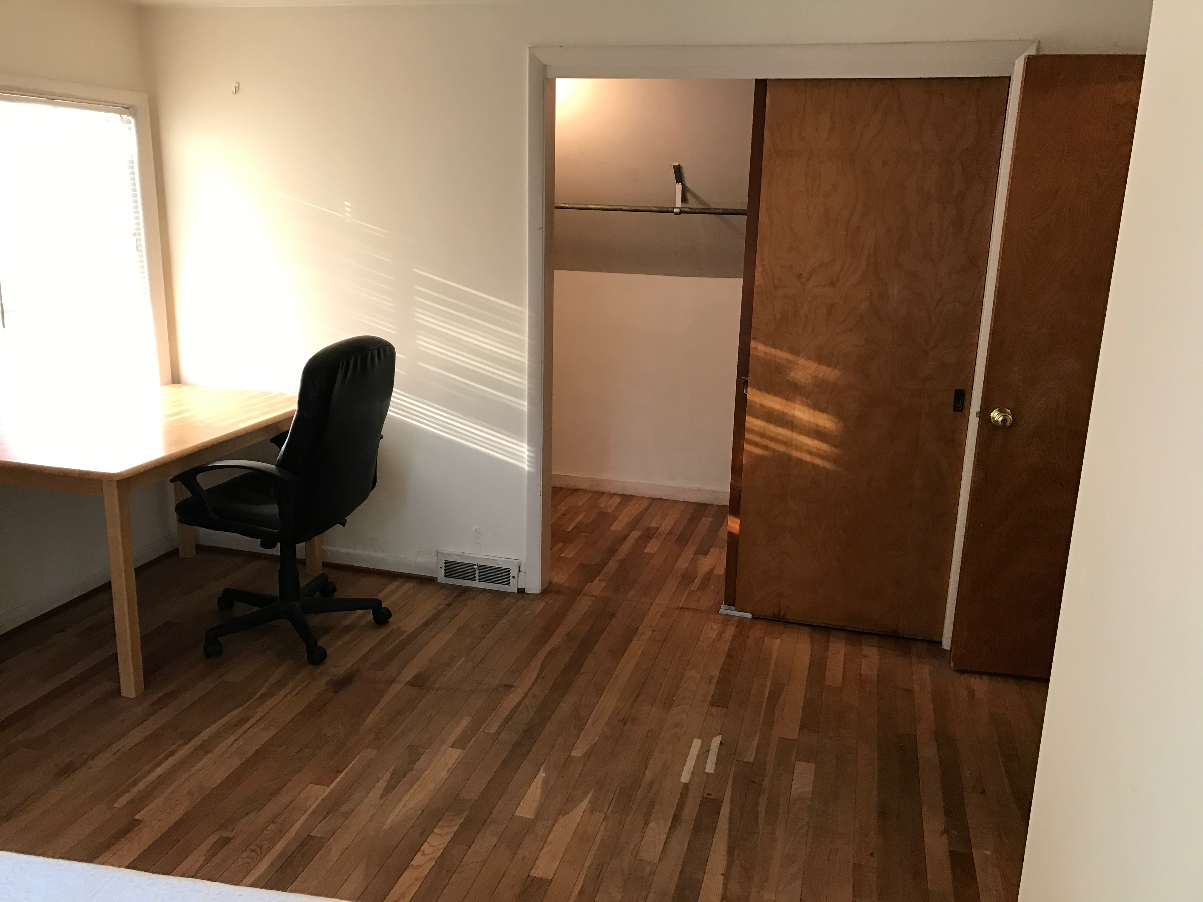 Private bedroom available now walking distance from U of R/ strong Hospital MED CTR - Photo 8