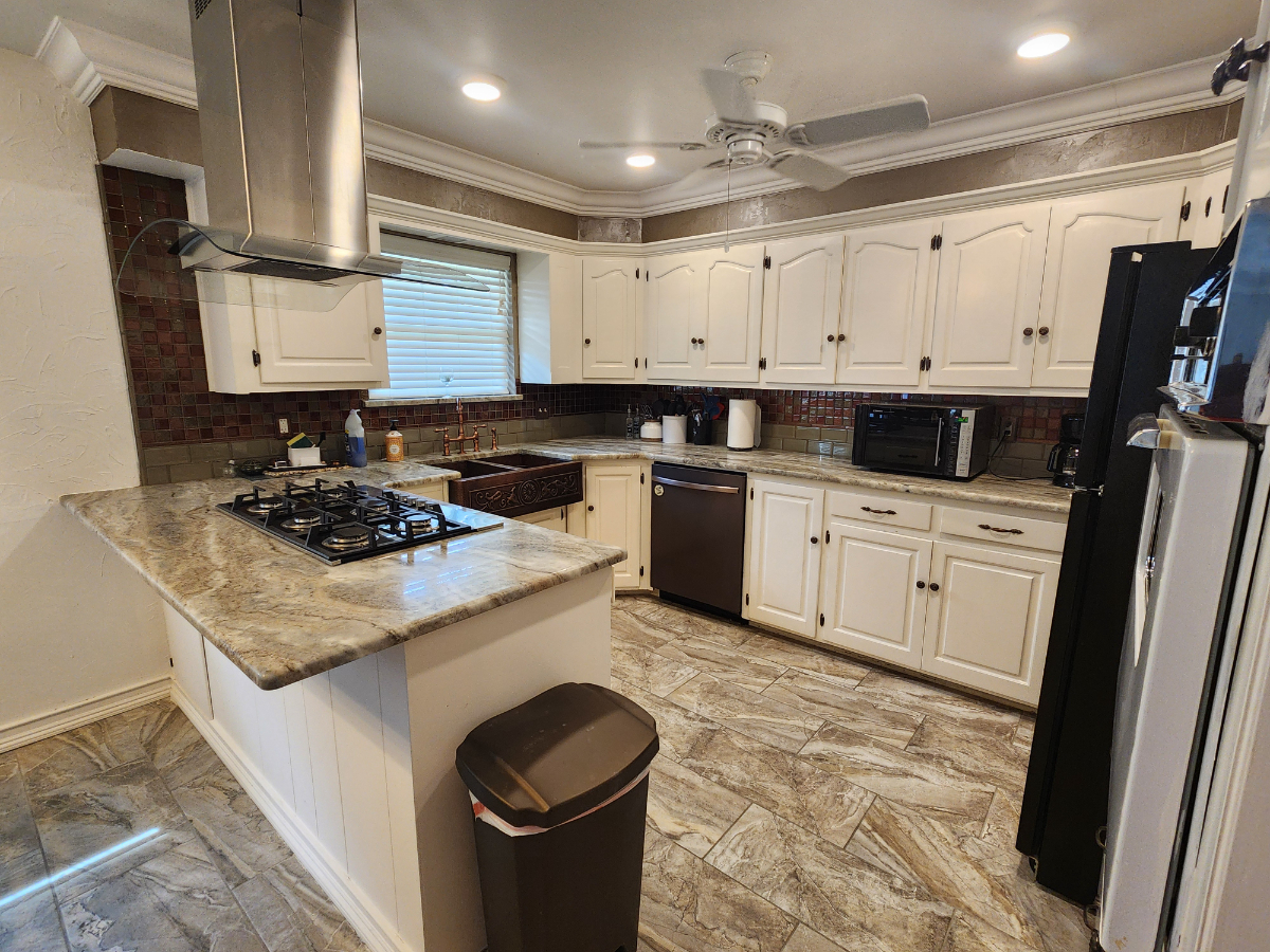 $1900 - $2,400 - Fully furnished 3 Bedroom 2.5 Bathroom House In Oklahoma City With Great Amenities - Photo 2
