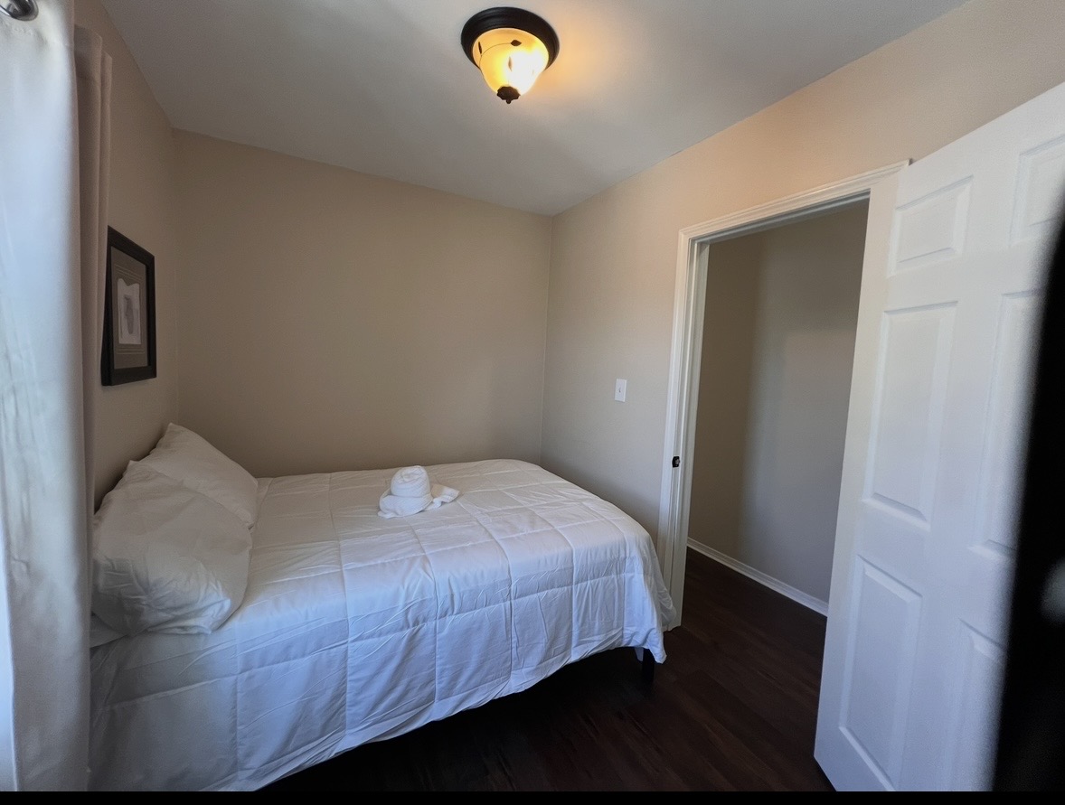 (Tradesmen Gem, can rent by room) Gorgeously remodeled Victorian home with Off Street Parking - Photo 6