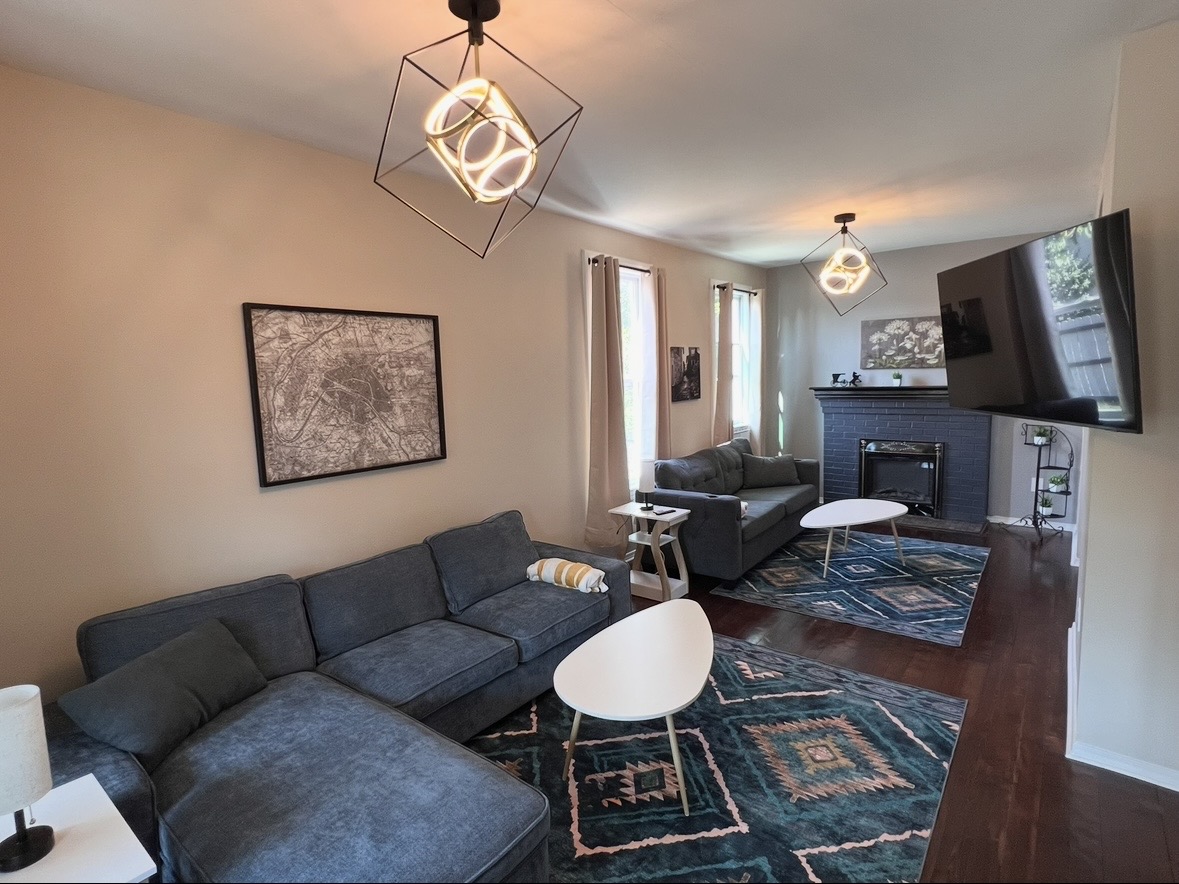 (Tradesmen Gem, can rent by room) Gorgeously remodeled Victorian home with Off Street Parking - Photo 10