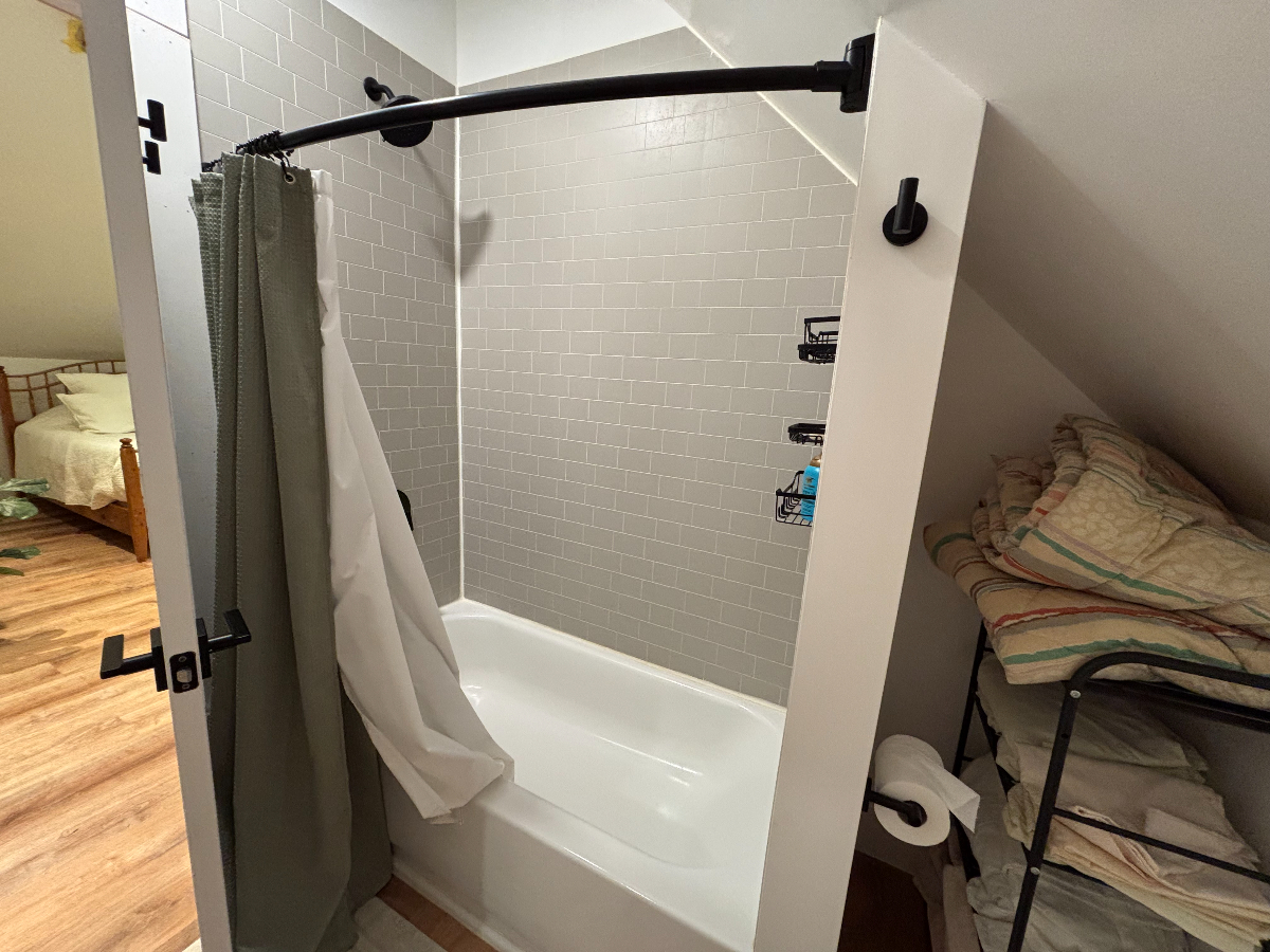 Private 1 Bedroom Apartment - Photo 6