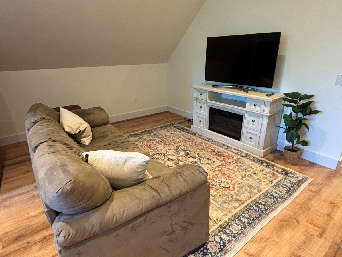 Private 1 Bedroom Apartment - Photo 7