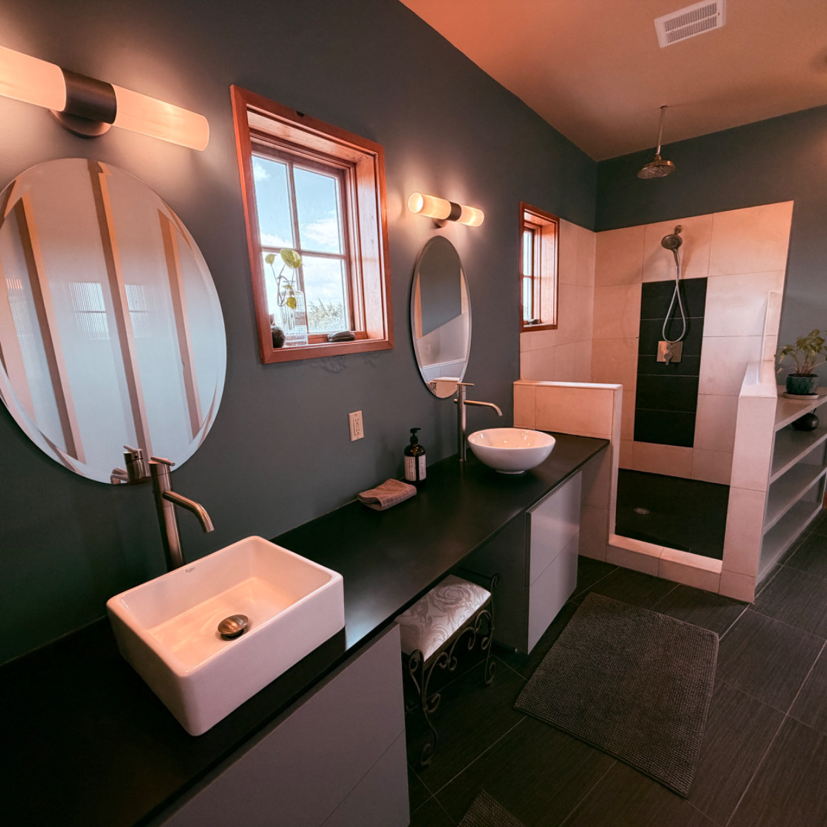 Tesla/Samsung Exec Retreat: 20 Private Acres & Hot Tub - Photo 7