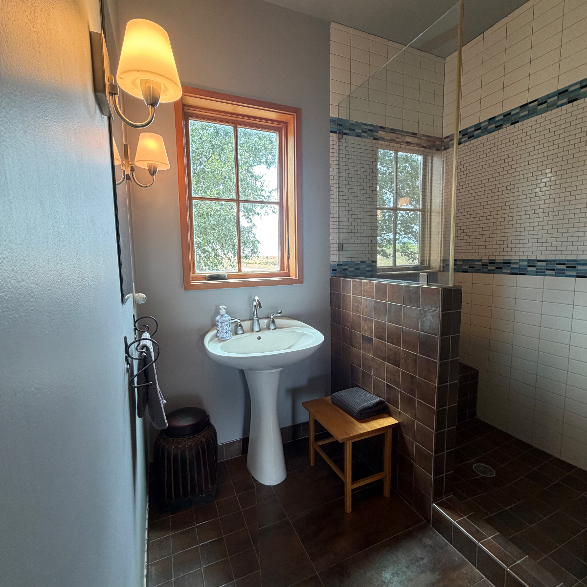 Tesla/Samsung Exec Retreat: 20 Private Acres & Hot Tub - Photo 11