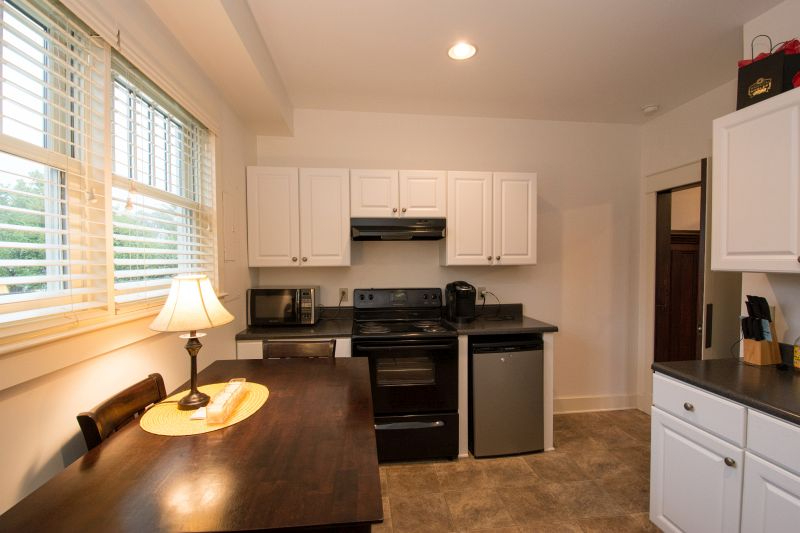 FULLY furnished, drop your Bags, Live and / or Go Explore! - Photo 9