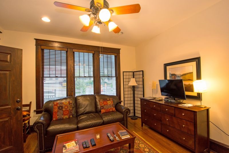 FULLY furnished, drop your Bags, Live and / or Go Explore! - Photo 7