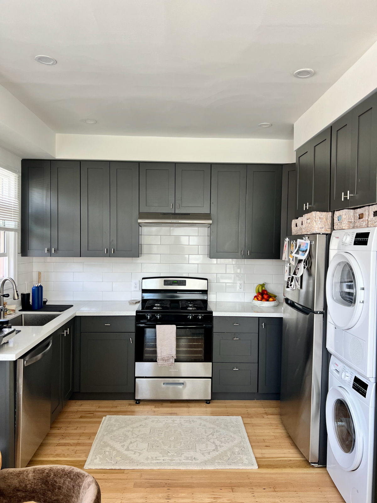 Beautifully Renovated 2BR in Lower Pacific Heights | Parking + In-Unit Laundry - Photo 2