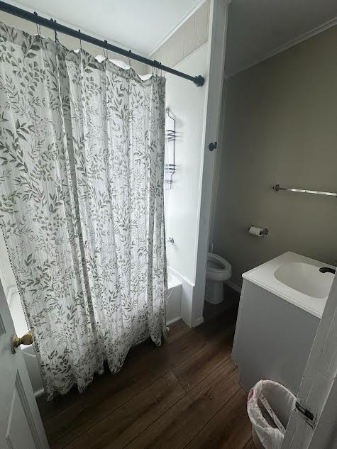 Bedroom in Newly Furnished Home in Prime Location - Photo 5