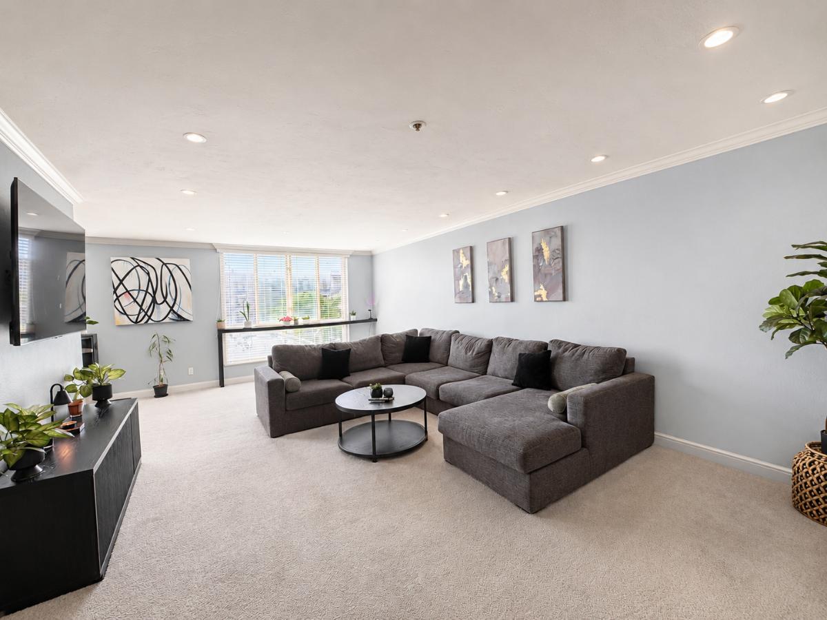 North Park Private Bedroom & Bath | Furnished - Photo 3
