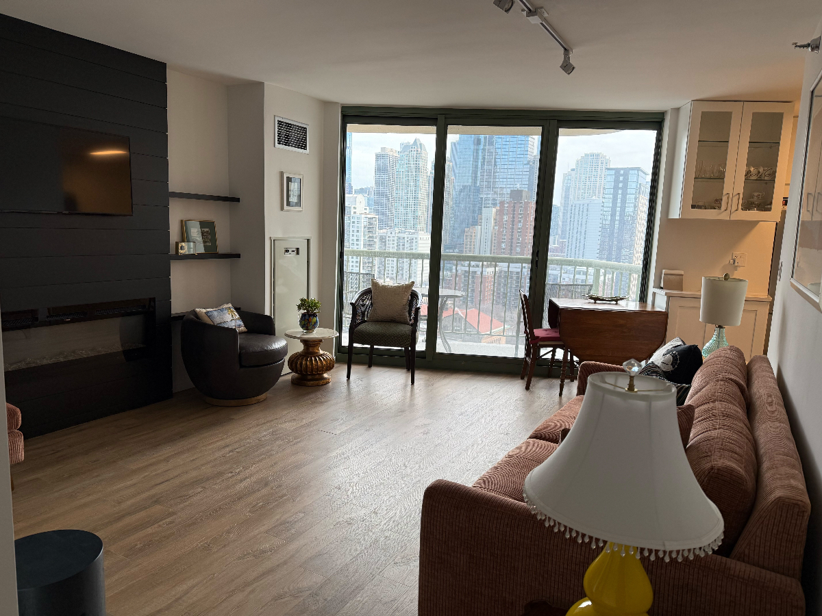 Newly designer updated 1bd/1ba w non-obstructed skyscrapers view, perfect walk score! (Rented, not a - Photo 4