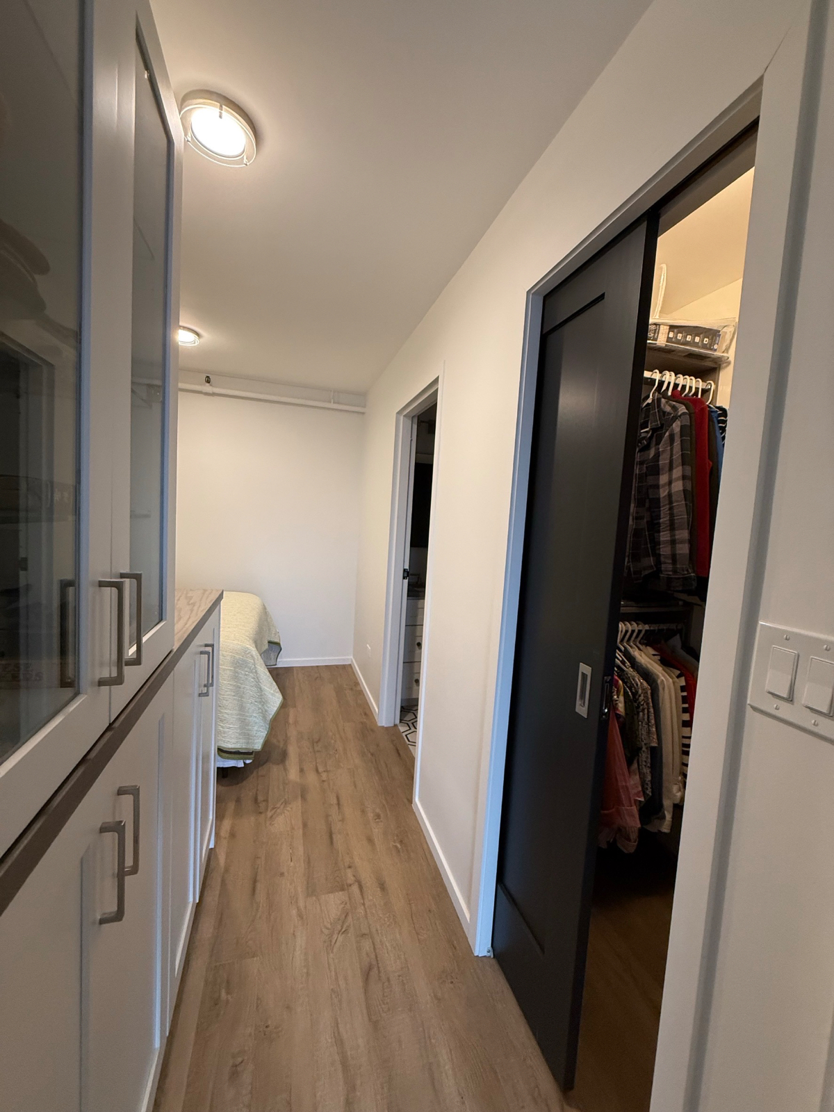Newly designer updated 1bd/1ba w non-obstructed skyscrapers view, perfect walk score! (Rented, not a - Photo 9