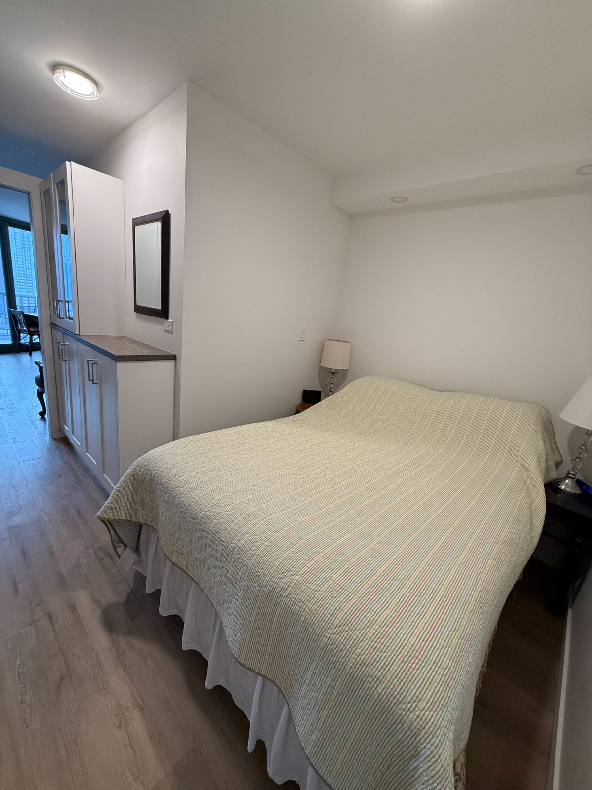 Newly designer updated 1bd/1ba w non-obstructed skyscrapers view, perfect walk score! (Rented, not a - Photo 10